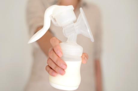 How to Use a Manual Breast Pump: Essential Tips for New Moms